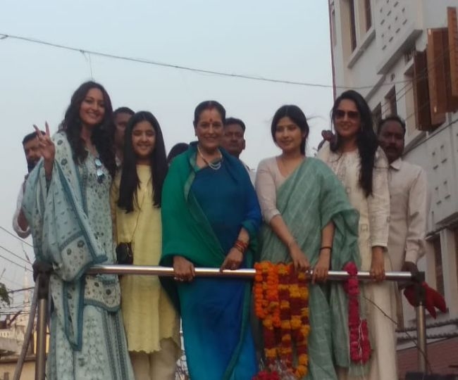 //www.jagranimages.com/images/road show_2019_5_3_18726_s.jpg